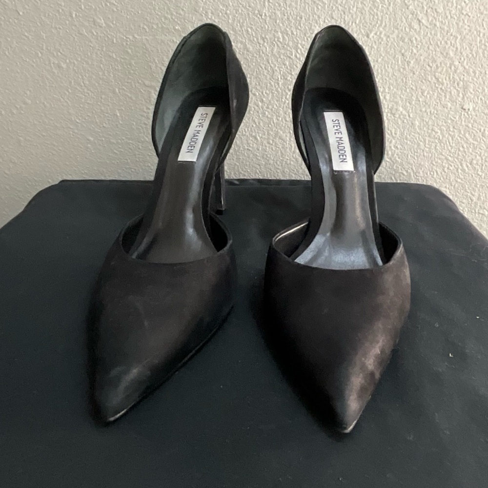 Steve Madden Classic Cut-Out Black Pumps